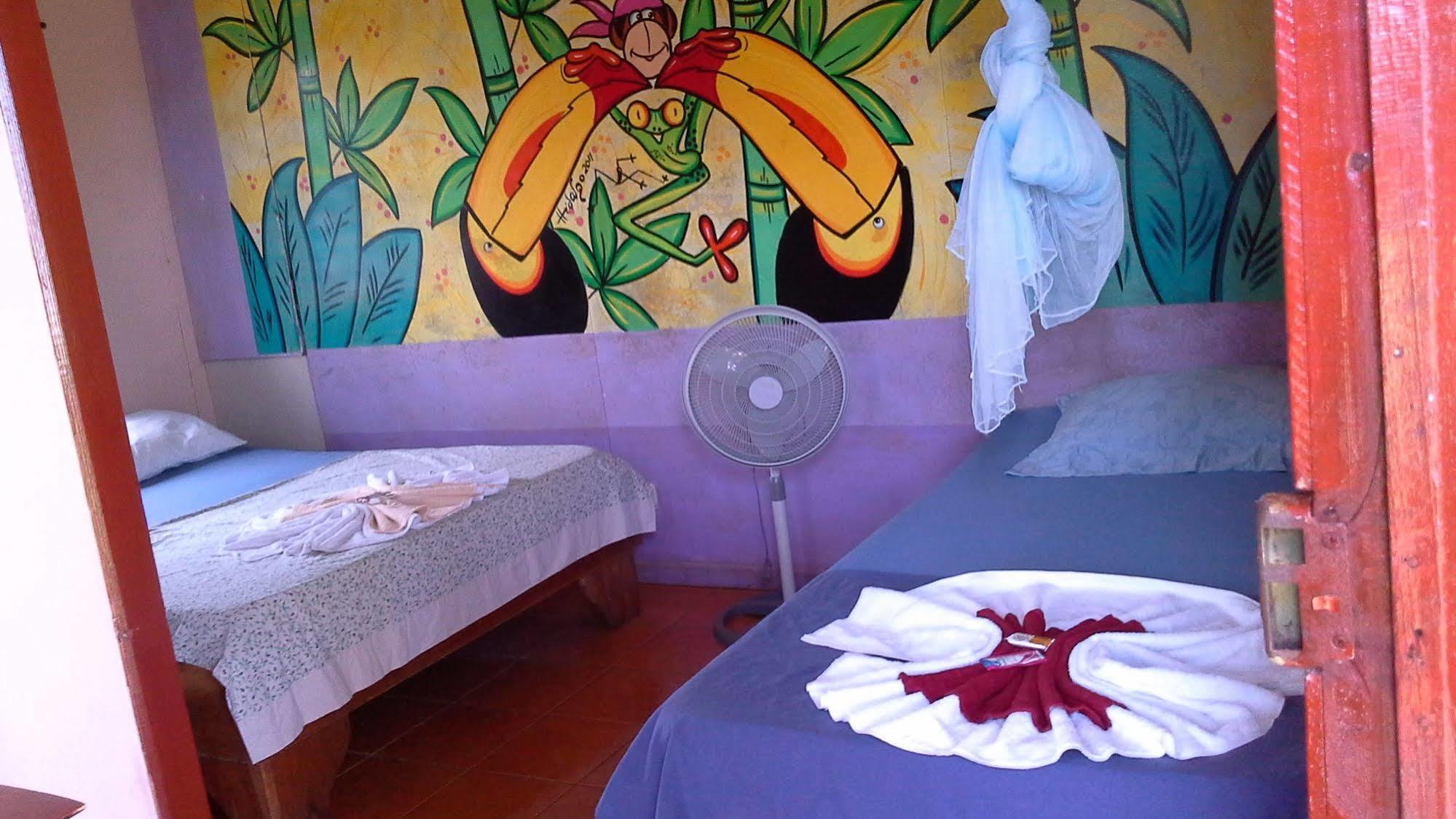 Cabinas Miss Miriam 1 Tortuguero Exterior foto